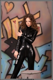 lila025