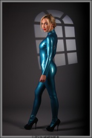 posing009