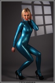 posing017
