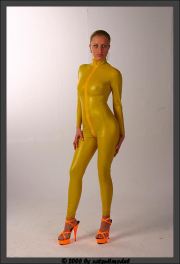 gelber-Catsuit04