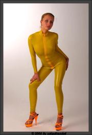gelber-Catsuit09